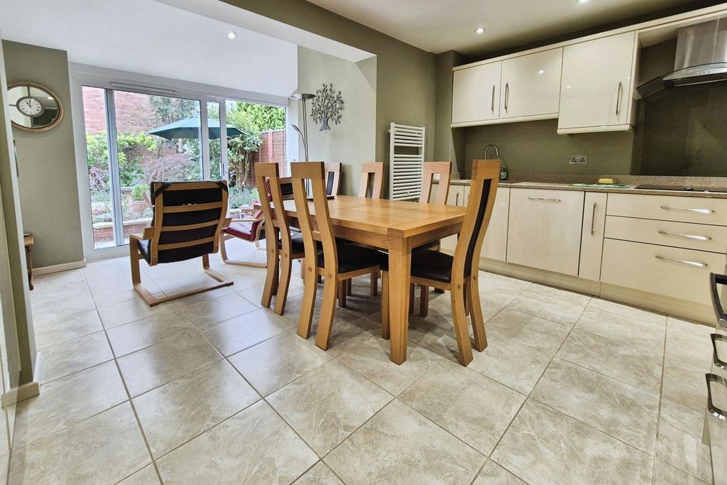 Property photo 2 of 18 Kitchen/Dining Room