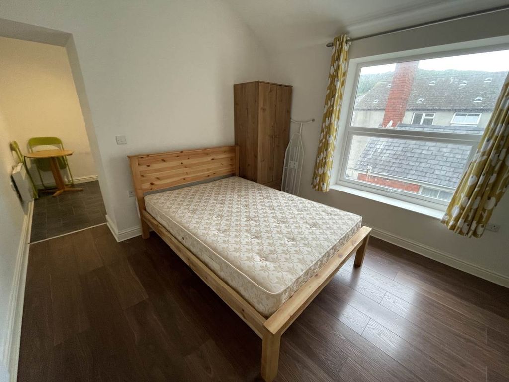 Property photo 3 of 5 Bedroom