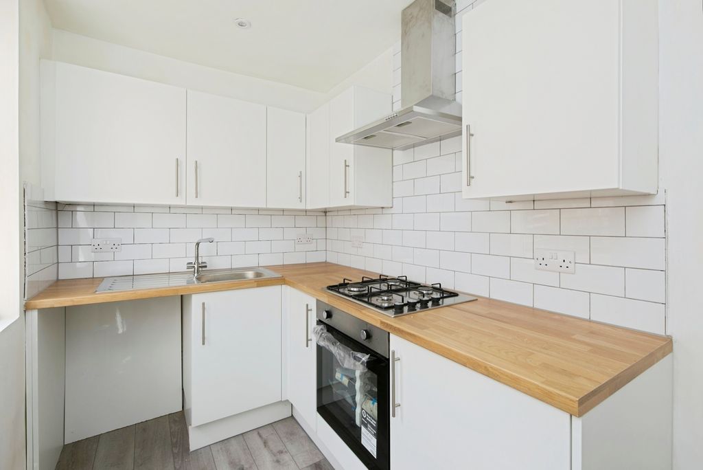 Property photo 2 of 19 Kitchen