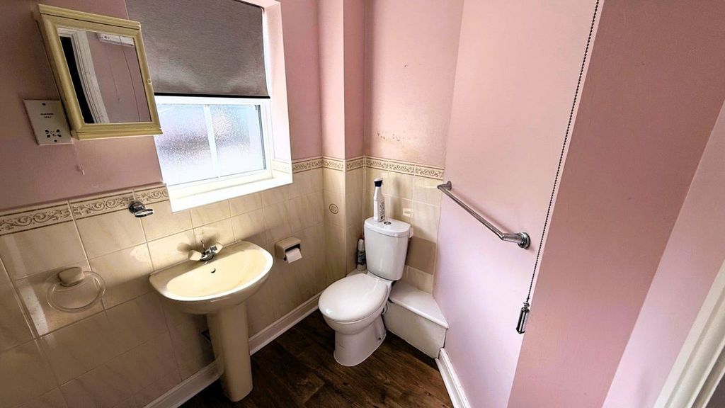 Property photo 3 of 8