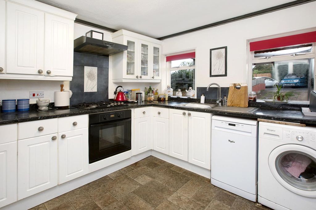 Property photo 3 of 10 Photo 10