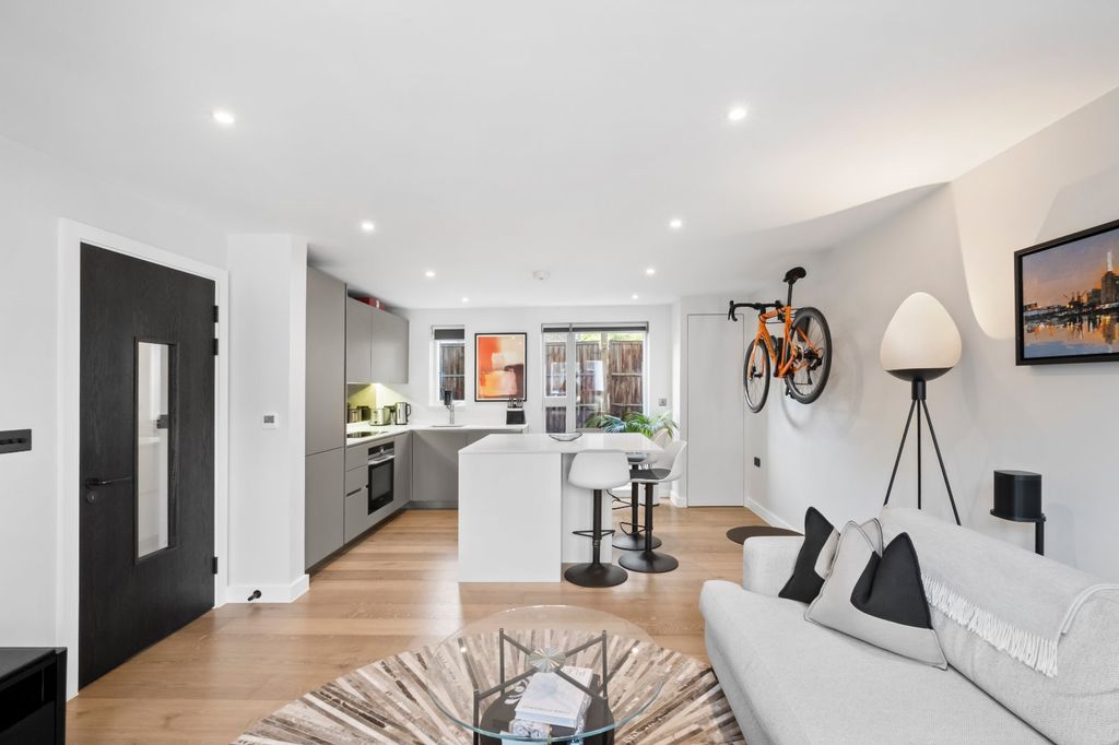 Property photo 1 of 10 Reception Room