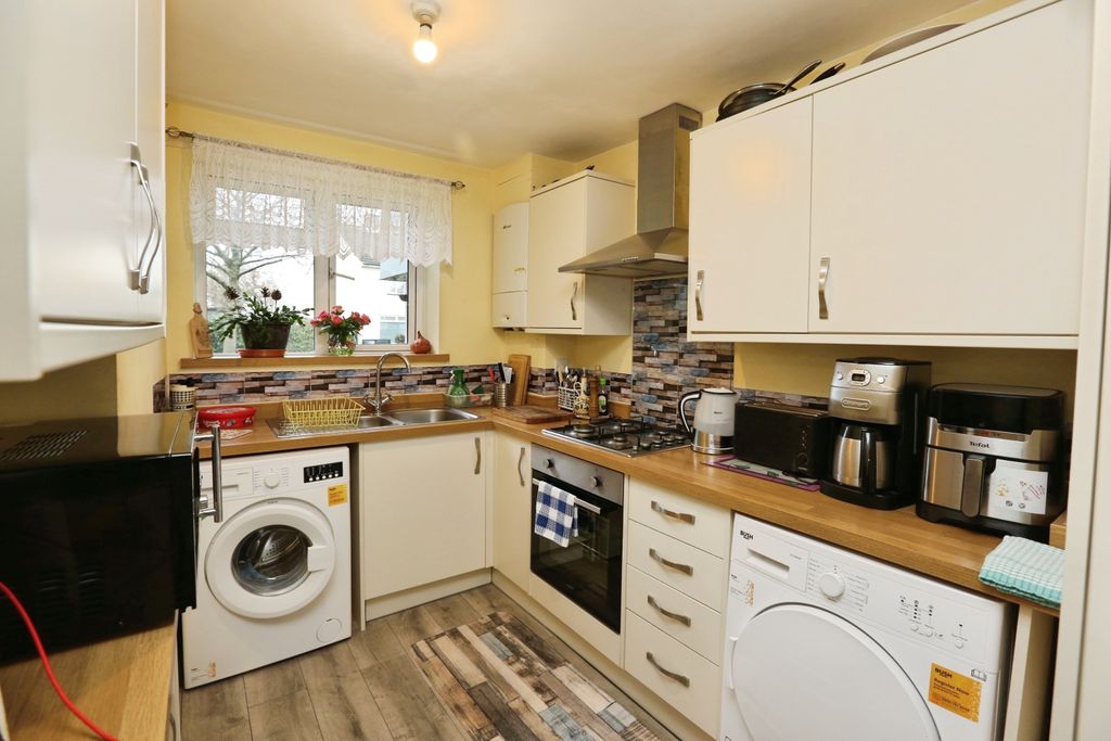 Property photo 3 of 19