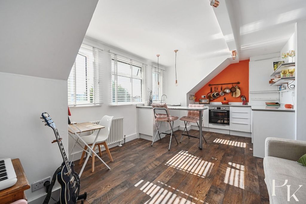 Property photo 2 of 13 Flt4 , 24 Westbourne Gardens (9).Jpg