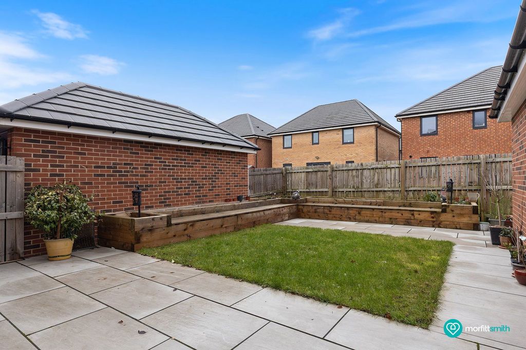 Property photo 2 of 23