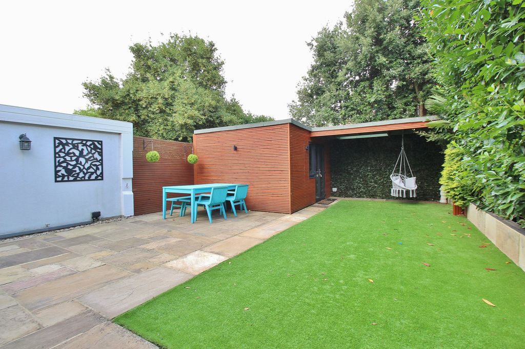 Property photo 3 of 18