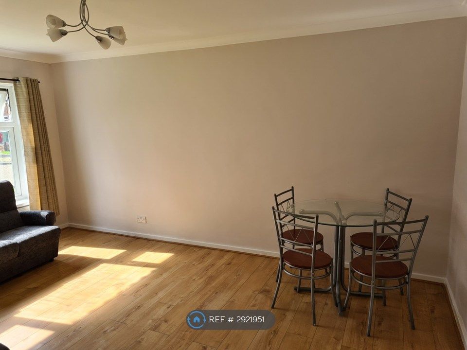 Property photo 3 of 8 Living Room