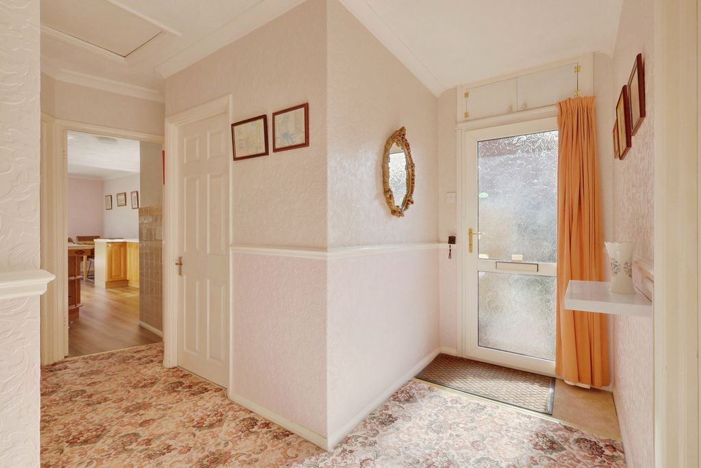 Property photo 2 of 25