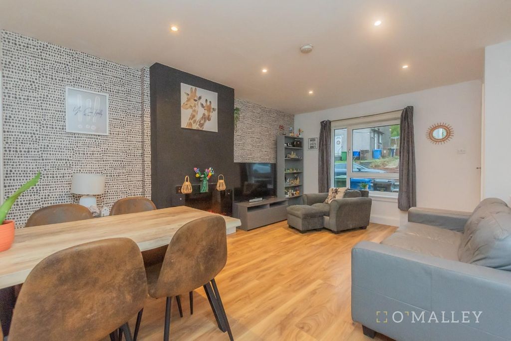 Property photo 2 of 15 Lounge