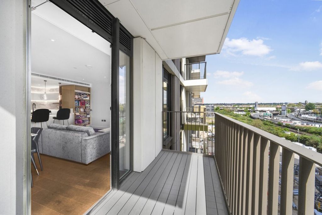 Property photo 1 of 8 Parkside Apartments