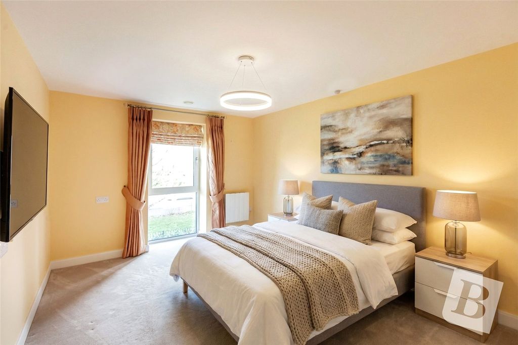 Property photo 1 of 17 Bedroom