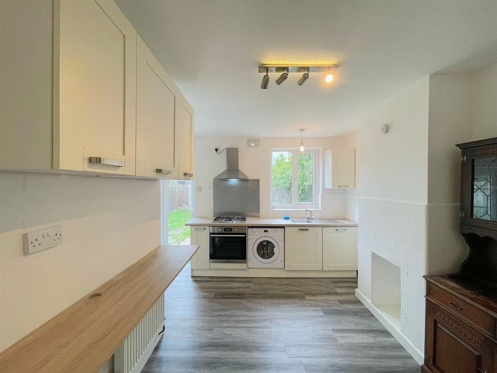 Property photo 2 of 11 Kitchen / Diner