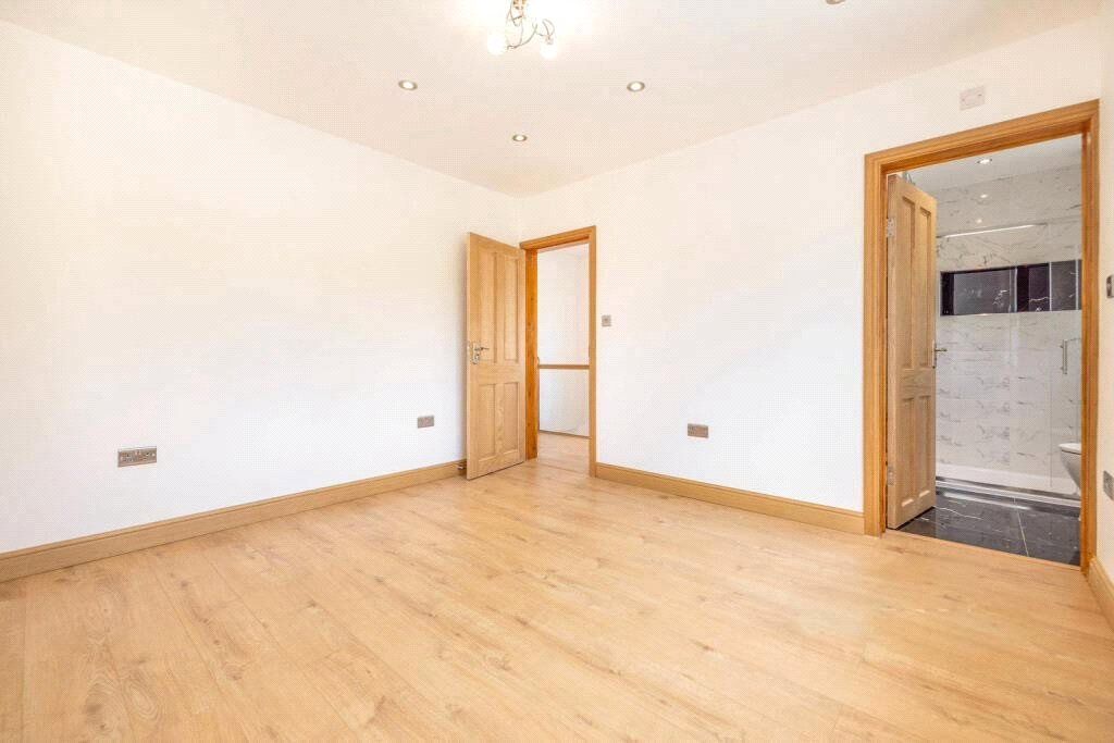Property photo 3 of 10 Bedroom