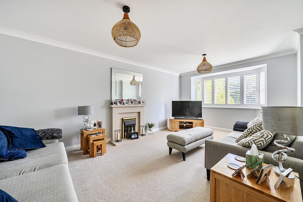 4 bed detached house for saleFruitfields Close, Devizes SN10 photo 4