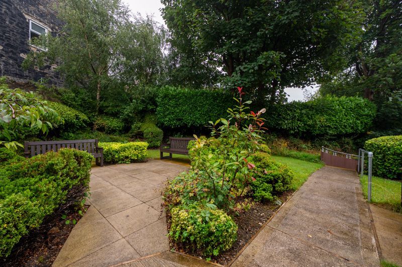 Property photo 2 of 18 Communal Gardens