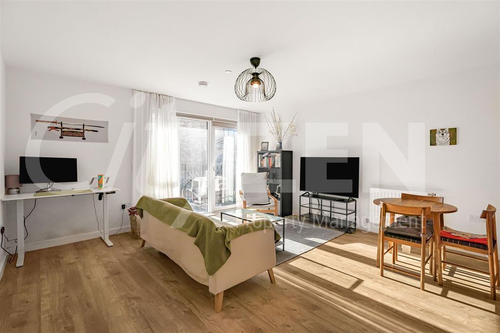 Property photo 1 of 17 Reception