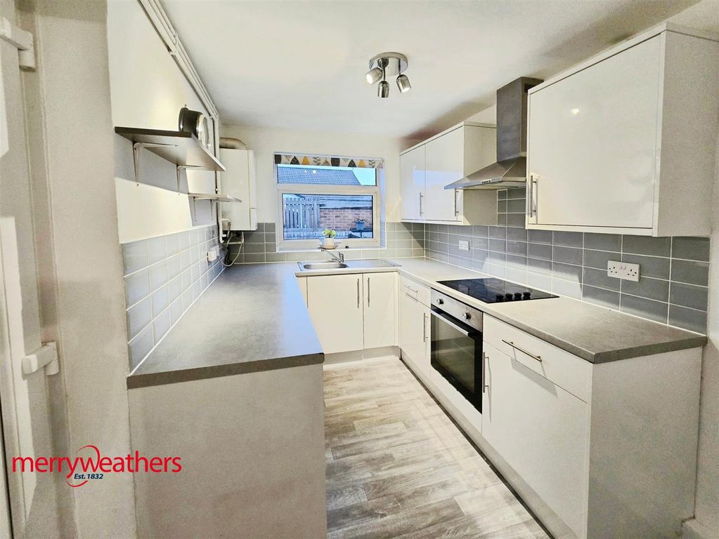 Property photo 2 of 12 Kitchen