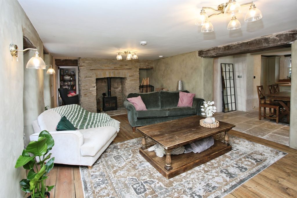 Property photo 3 of 33