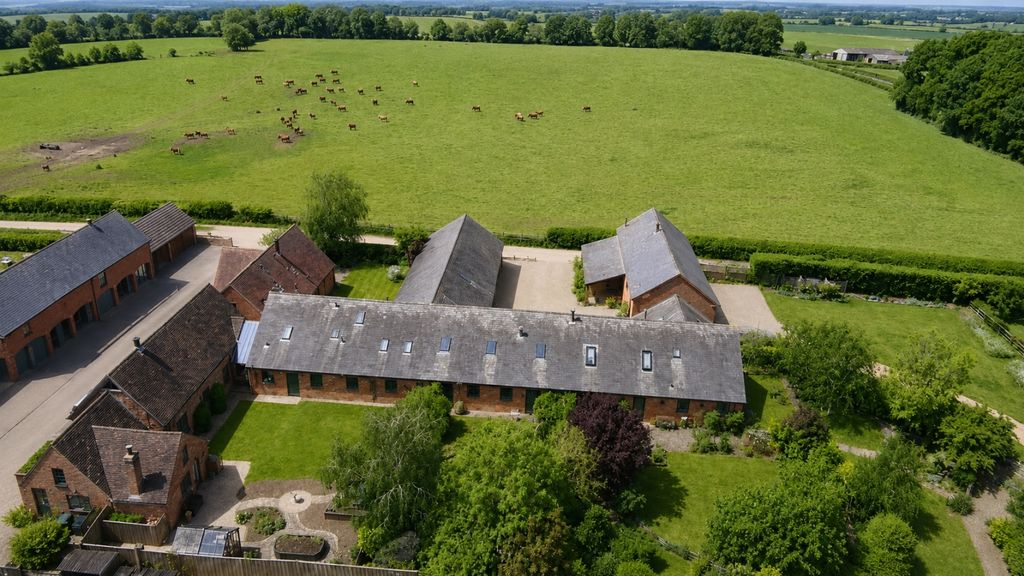Property photo 2 of 35 6 Lidote Drone