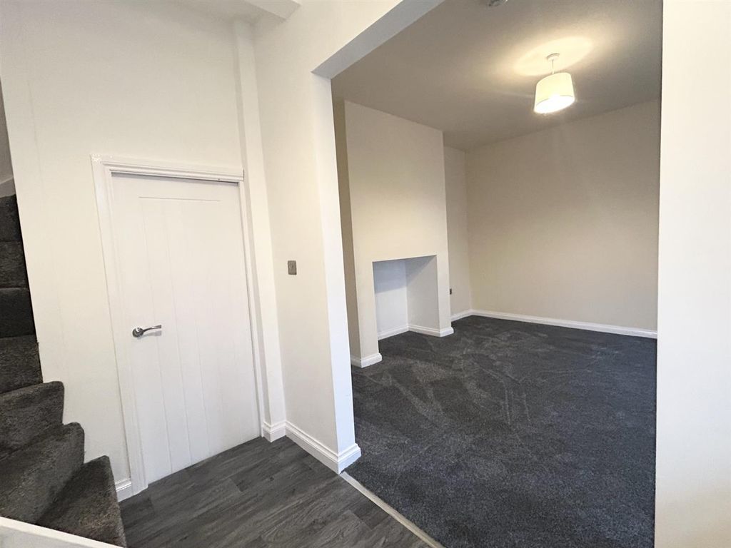 Property photo 3 of 14 64F70d8B-F707-4d82-8744-52d3Ea091c37.Jpg