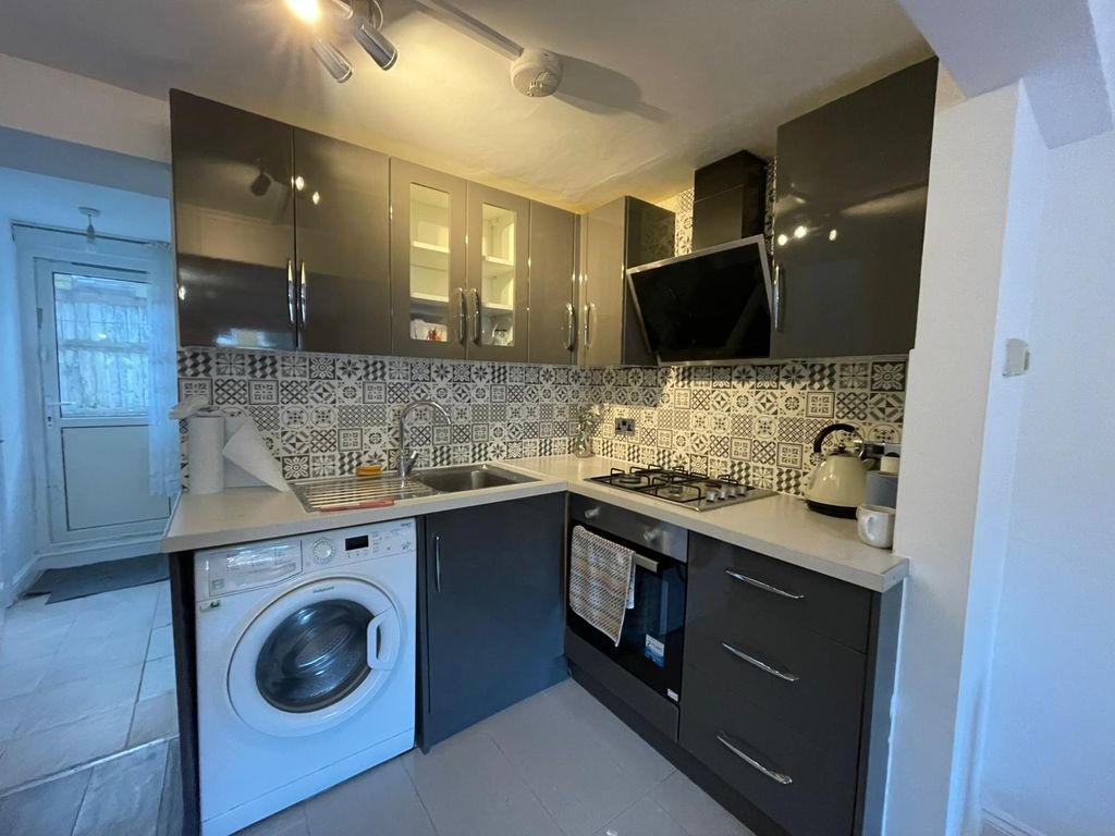 Property photo 1 of 16 Photo 3