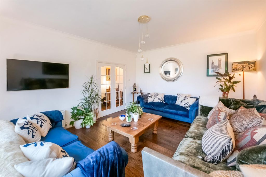 Property photo 3 of 27 Living Room