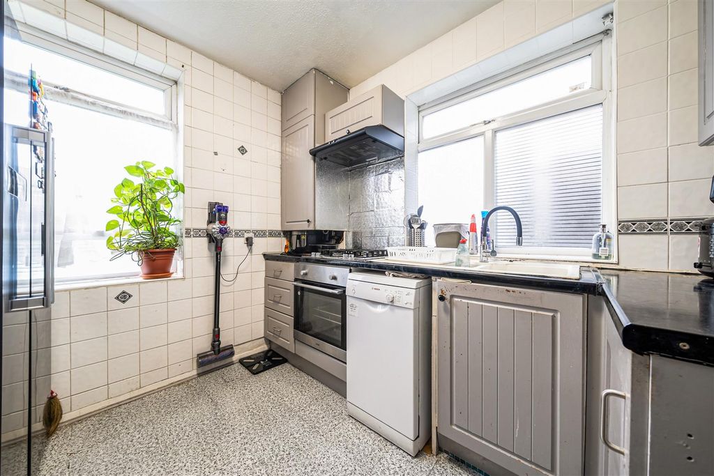 Property photo 2 of 6 Kitchen.Jpg