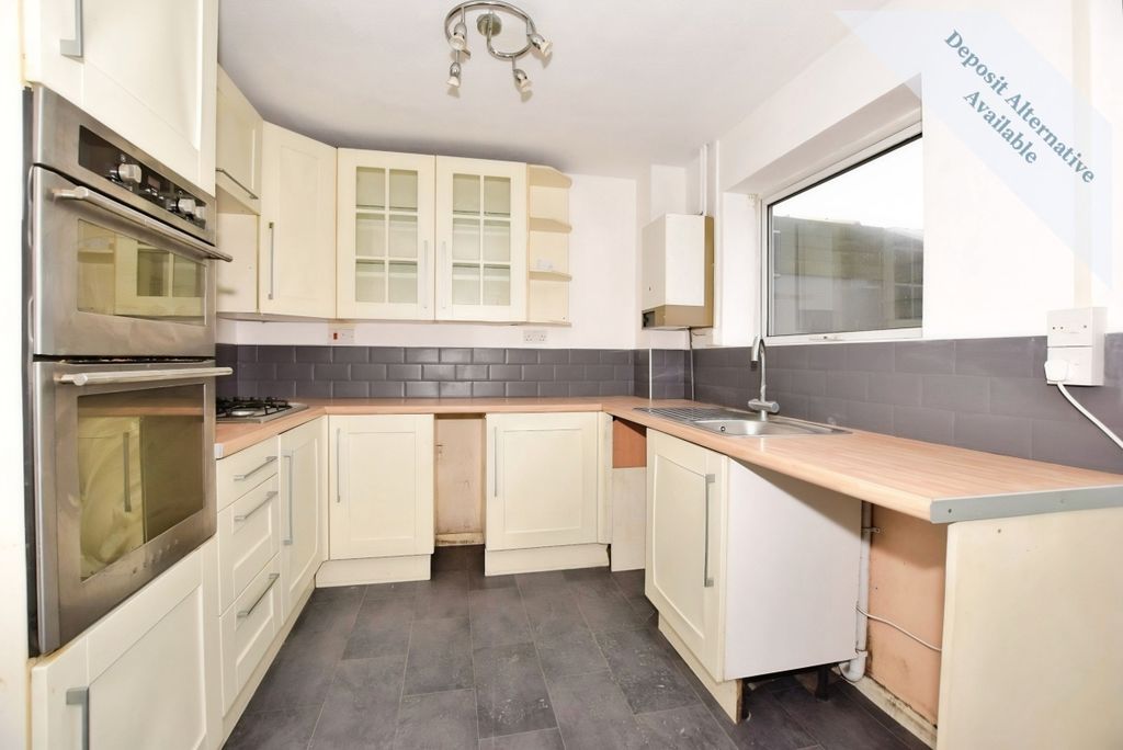 Property photo 2 of 9 Kitchen