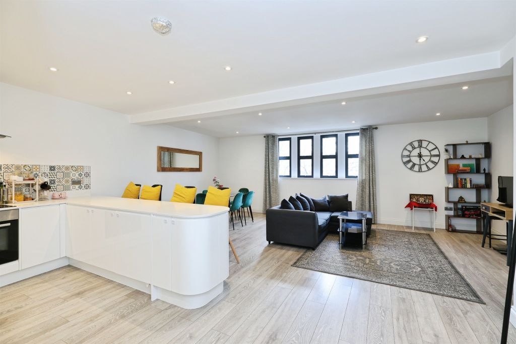 Property photo 3 of 14