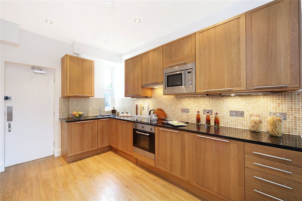 Property photo 2 of 6 Kitchen