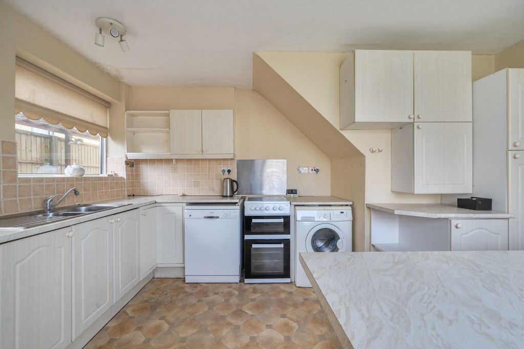 Property photo 2 of 32 Kitchen