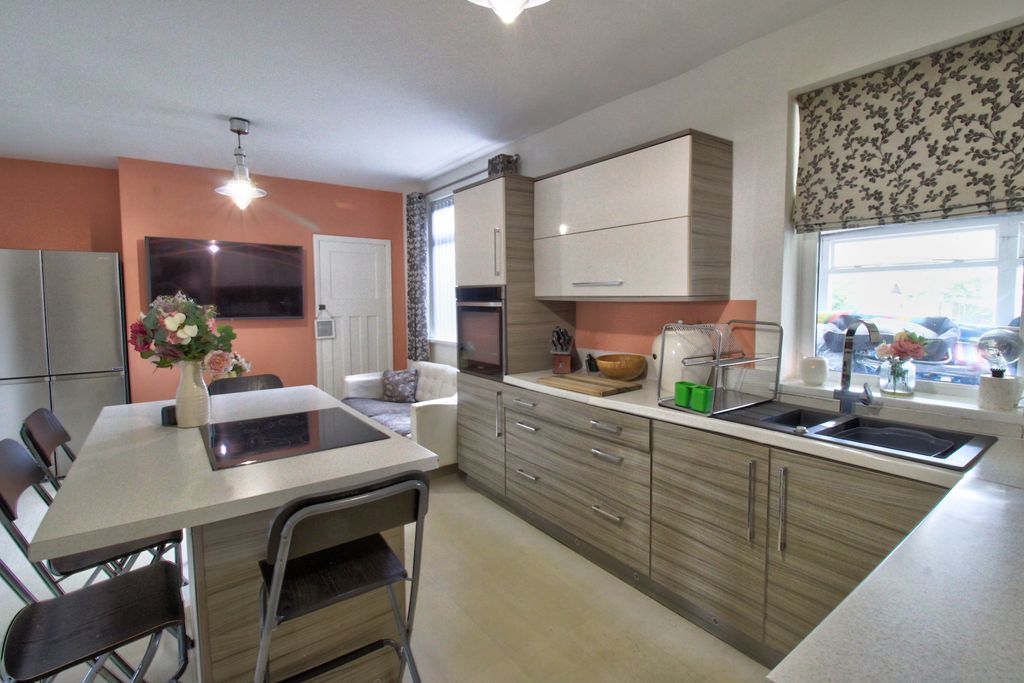 Property photo 3 of 35 Img_1988_89_90