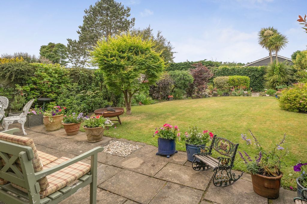 Property photo 3 of 17 Garden
