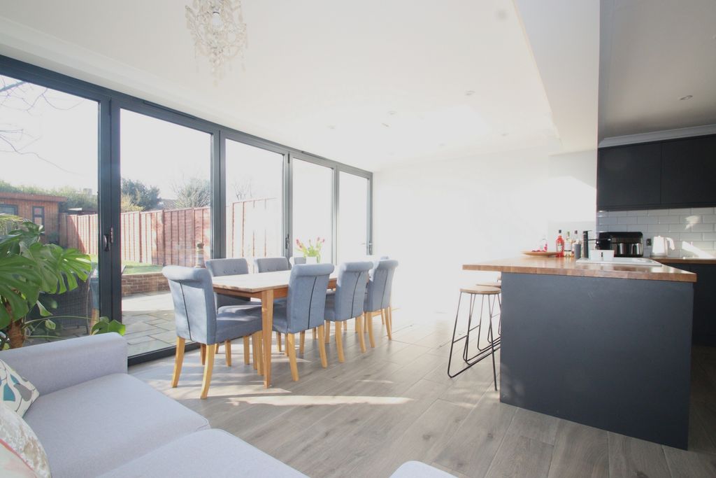 Property photo 3 of 34 Photo 21