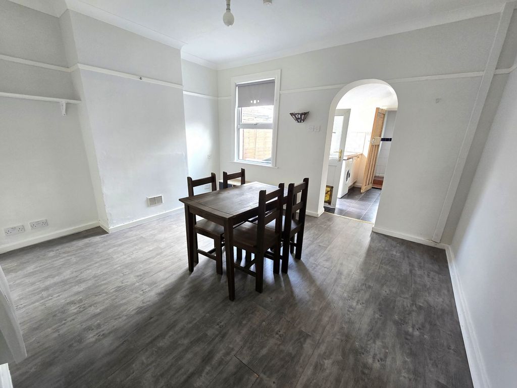 Property photo 3 of 7 Living Room