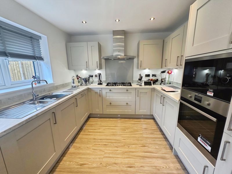 Property photo 1 of 18 Photo 11