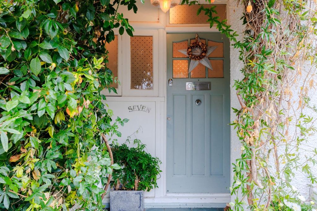 Property photo 2 of 33 Front