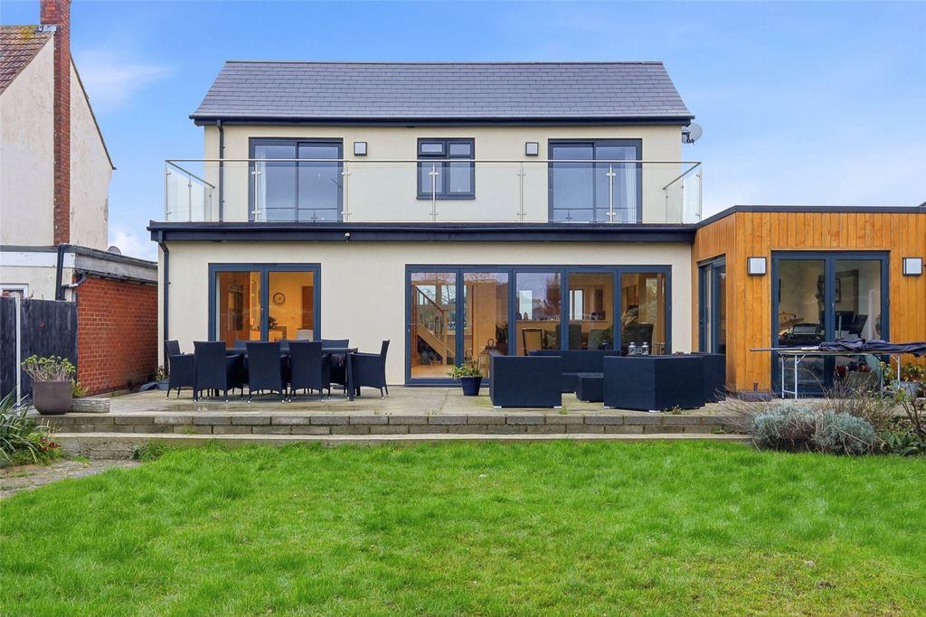 Property photo 2 of 24 Picture No. 23