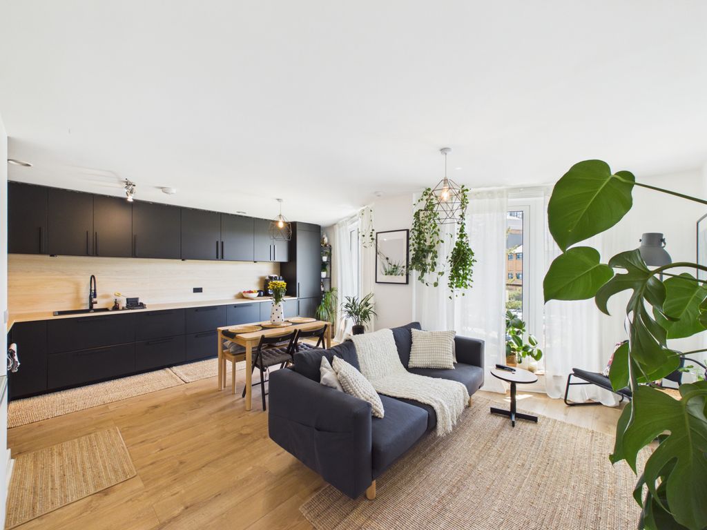 Property photo 1 of 17 2 Bedroom Flat For Sale