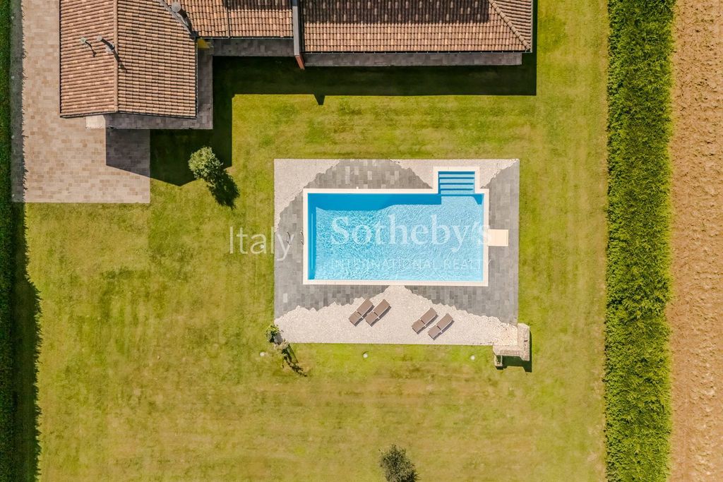 Property photo 2 of 25