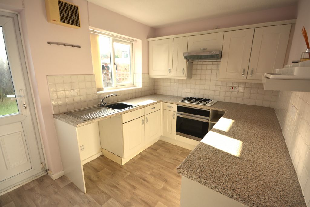 Property photo 3 of 7 Kitchen