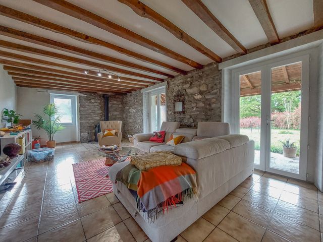 Property photo 3 of 28