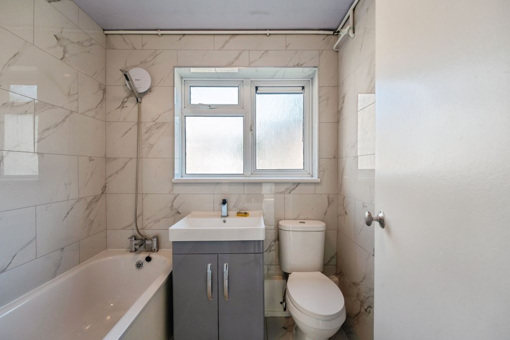 Property photo 2 of 20 Bathroom