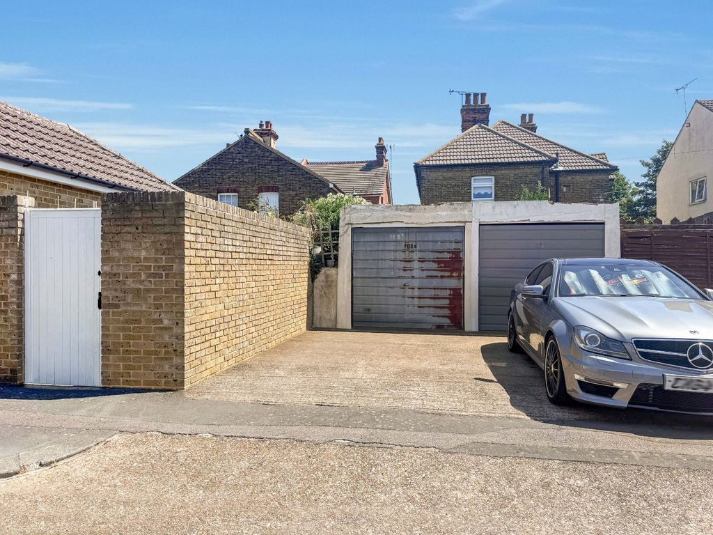 Property photo 2 of 49 Picture No. 33