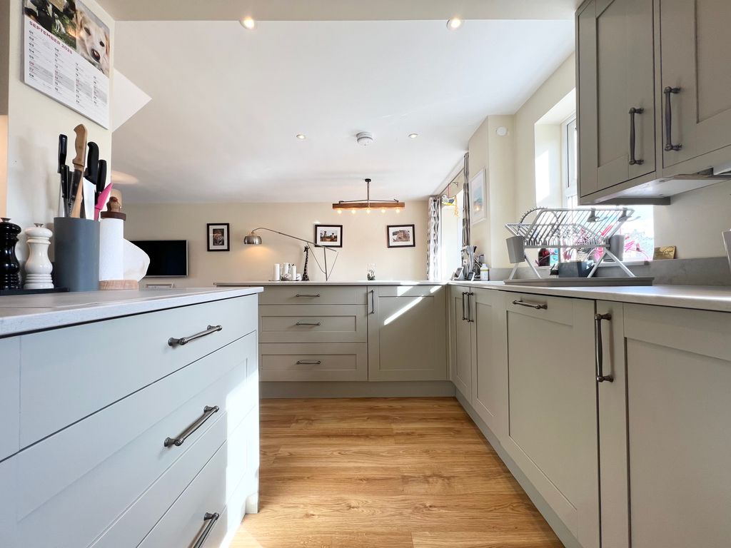 Property photo 2 of 18 Image00006