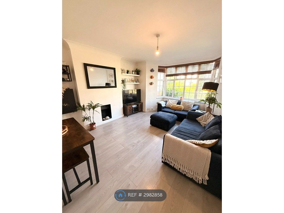 Property photo 1 of 10 Living Room
