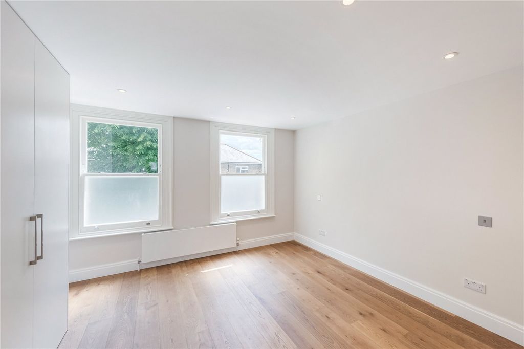 Property photo 3 of 18 Picture No. 05