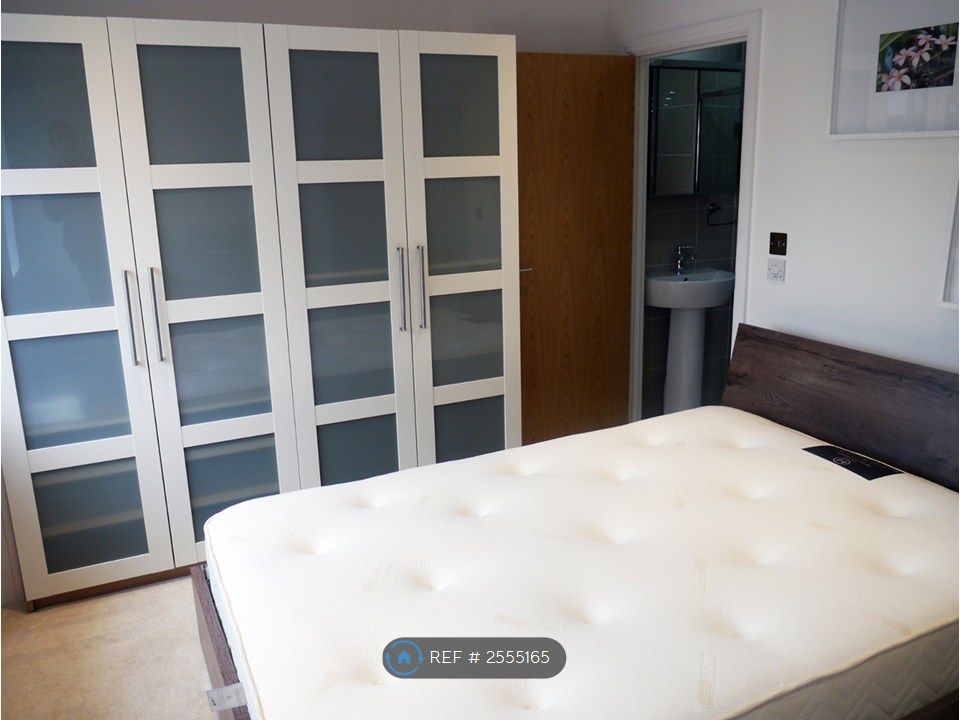 Property photo 3 of 14 Ensuite Bedroom