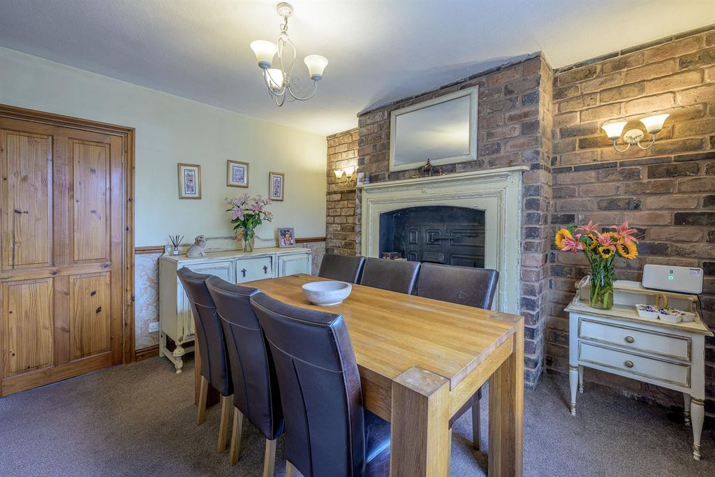 Property photo 2 of 31
