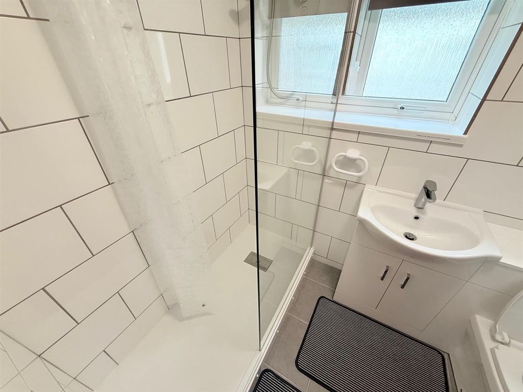 Property photo 2 of 11 Shower Room